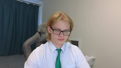 Snapshot of meow_mickey chatting on January 31, 4:47 am Mickey online show from January 31, 4:47 am