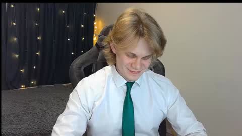 Snapshot of meow_mickey chatting on December 27, 5:26 pm Mickey online show from December 27, 5:26 pm