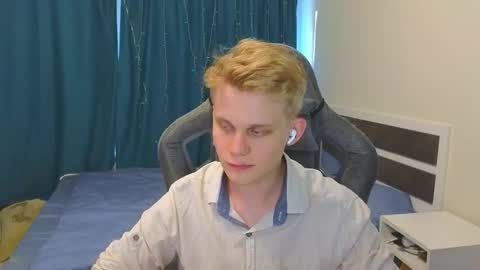 Snapshot of meow_mickey chatting on September 10, 1:32 pm Mickey online show from September 10, 1:32 pm