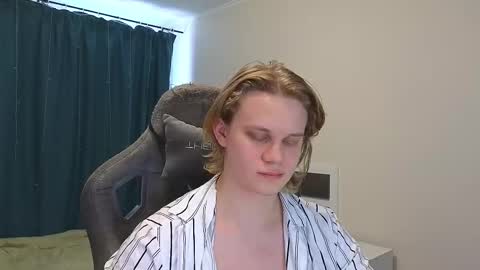 Snapshot of meow_mickey chatting on March 4, 5:11 am Mickey online show from March 4, 5:11 am