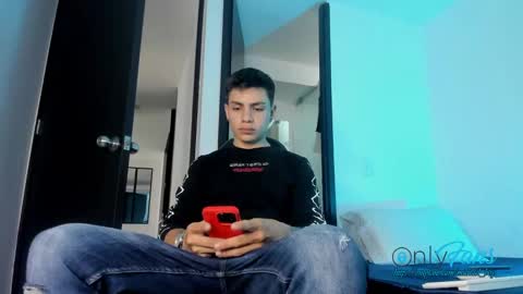 Snapshot of michael_boy88_ chatting on September 9, 9:03 pm Michael Boy online show from September 9, 9:03 pm