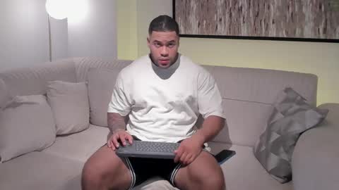 Michael Salens independent model online show from February 10, 11:25 am