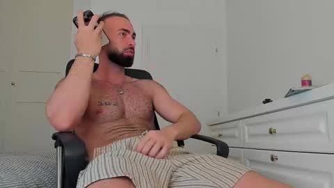 MichaelEvansx online show from February 20, 11:45 am