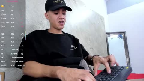 mick_lollipopp online show from March 17, 8:33 pm