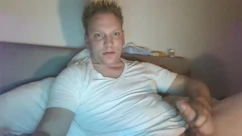 Snapshot of mickkxl chatting on January 15, 8:16 pm mickkxl online show from January 15, 8:16 pm