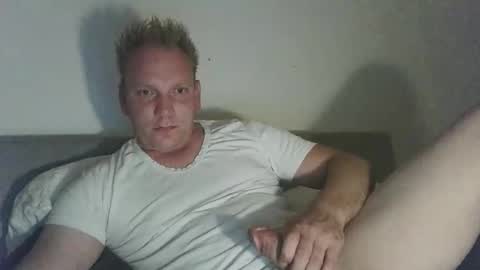 Snapshot of mickkxl chatting on October 2, 7:51 pm mickkxl online show from October 2, 7:51 pm