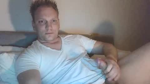 Snapshot of mickkxl chatting on January 16, 8:36 pm mickkxl online show from January 16, 8:36 pm