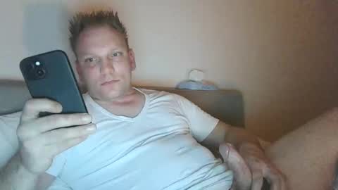 Snapshot of mickkxl chatting on January 13, 7:31 pm mickkxl online show from January 13, 7:31 pm