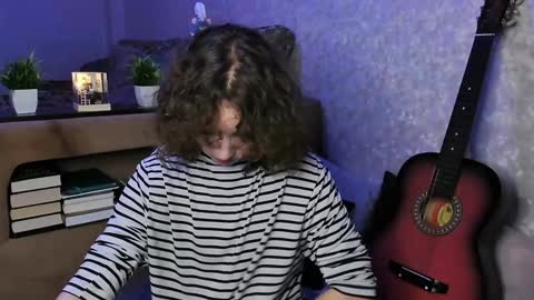 Max online show from December 8, 4:28 pm