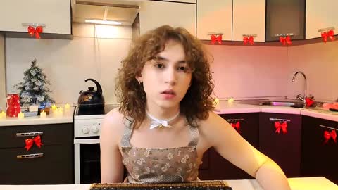 Max online show from December 25, 1:19 pm