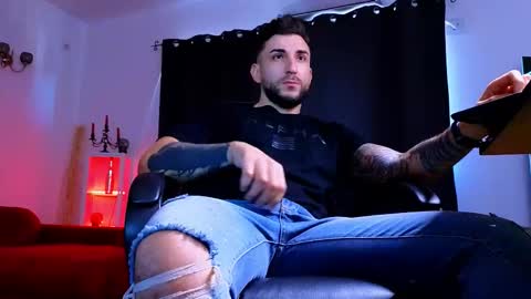 MightyAaron online show from October 25, 8:05 am