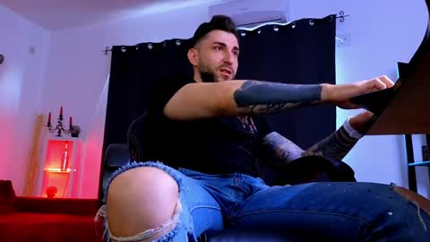 MightyAaron online show from June 5, 3:55 am