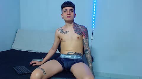 Snapshot of mike777jr chatting on February 11, 3:40 pm Mike IMDEPENDIENT MODEL online show from February 11, 3:40 pm