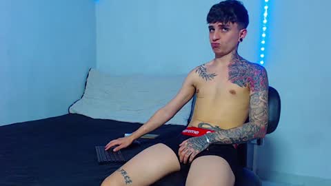 Snapshot of mike777jr chatting on December 28, 3:48 pm Mike IMDEPENDIENT MODEL online show from December 28, 3:48 pm