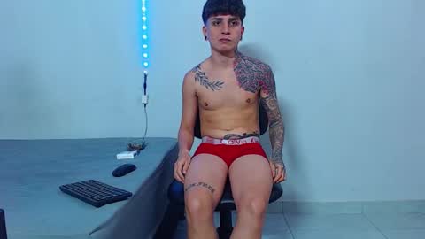 Snapshot of mike777jr chatting on October 16, 3:36 am Mike IMDEPENDIENT MODEL online show from October 16, 3:36 am
