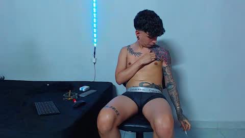 Snapshot of mike777jr chatting on October 10, 3:22 am Mike IMDEPENDIENT MODEL online show from October 10, 3:22 am