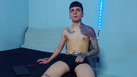 Snapshot of mike777jr chatting on February 15, 4:45 pm Mike IMDEPENDIENT MODEL online show from February 15, 4:45 pm