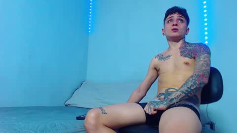 Snapshot of mike777jr chatting on December 5, 2:33 pm Mike IMDEPENDIENT MODEL online show from December 5, 2:33 pm