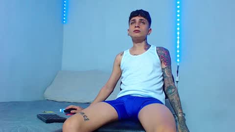 Snapshot of mike777jr chatting on December 17, 1:50 am Mike IMDEPENDIENT MODEL online show from December 17, 1:50 am