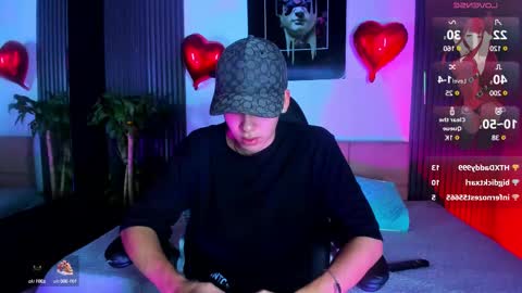 Snapshot of mike_0233 chatting on February 27, 1:57 am Mike 0233 online show from February 27, 1:57 am