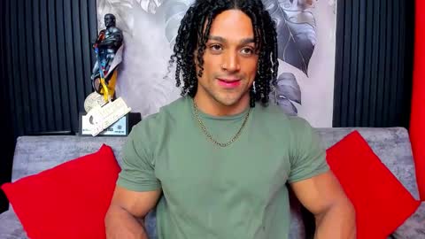 Snapshot of mike_estevess chatting on October 2, 9:24 am online show from October 2, 9:24 am