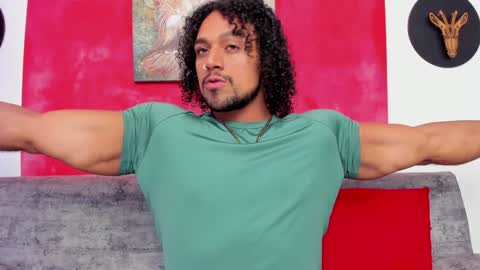 Snapshot of mike_estevess chatting on January 15, 12:25 pm online show from January 15, 12:25 pm