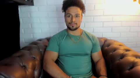 Snapshot of mike_estevess chatting on March 9, 9:46 pm online show from March 9, 9:46 pm