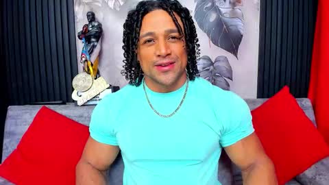 Snapshot of mike_estevess chatting on October 13, 2:06 am online show from October 13, 2:06 am