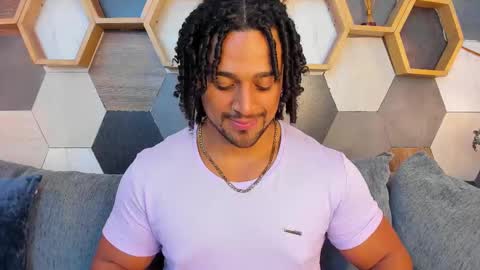 Snapshot of mike_estevess chatting on February 14, 3:11 am online show from February 14, 3:11 am