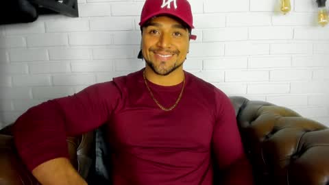 Snapshot of mike_estevess chatting on January 28, 6:05 am online show from January 28, 6:05 am
