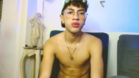 Snapshot of mike_pineapple chatting on October 20, 12:20 pm Mike Pineapple online show from October 20, 12:20 pm