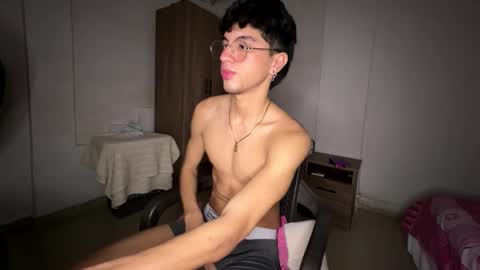 Mike Pineapple online show from October 25, 3:41 am