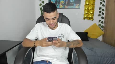 mikee_scooth online show from December 5, 8:34 pm