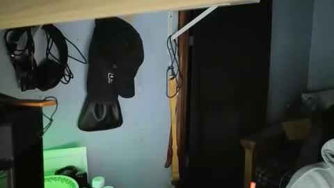 smallpp online show from February 15, 6:19 am