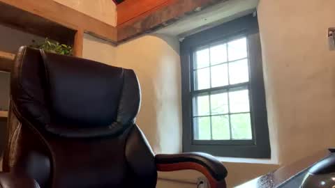 mikeydubs10 online show from April 29, 1:27 pm