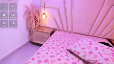 milan_lewiss online show from May 4, 11:34 am