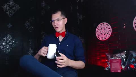 milandavid1 online show from April 25, 5:54 pm