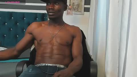 Snapshot of miltonn_jakee chatting on December 2, 7:25 pm Miltonn online show from December 2, 7:25 pm