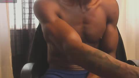 Snapshot of miltonn_jakee chatting on February 10, 6:24 pm Miltonn online show from February 10, 6:24 pm