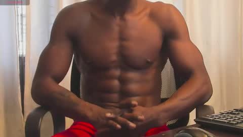 Snapshot of miltonn_jakee chatting on February 18, 8:37 pm Miltonn online show from February 18, 8:37 pm