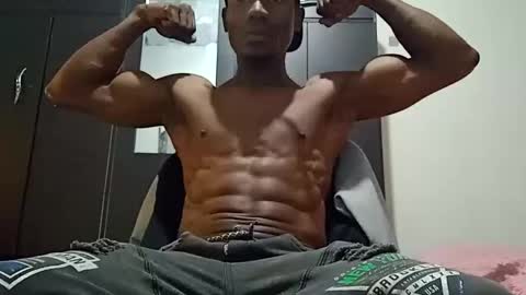 Snapshot of miltonn_jakee chatting on March 8, 11:07 pm Miltonn online show from March 8, 11:07 pm