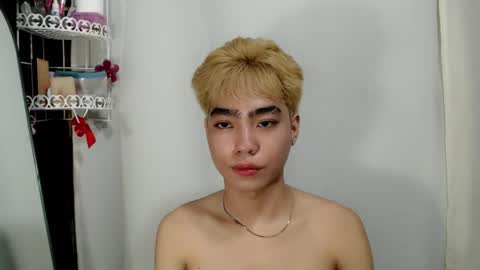 mingkla_man online show from April 24, 12:18 pm