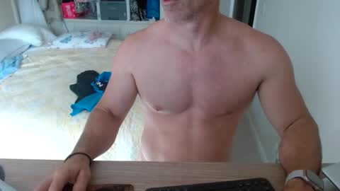 Snapshot of mitcheli chatting on December 18, 4:06 pm Onlyfans online show from December 18, 4:06 pm