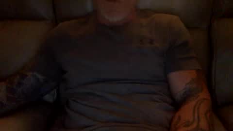 Snapshot of mjg175 chatting on January 31, 11:56 am SexyRed online show from January 31, 11:56 am