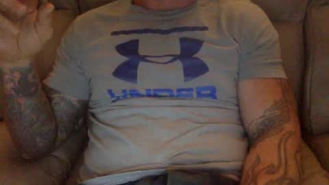 Snapshot of mjg175 chatting on December 4, 9:24 pm SexyRed online show from December 4, 9:24 pm