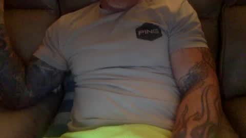 Snapshot of mjg175 chatting on December 11, 9:22 pm SexyRed online show from December 11, 9:22 pm