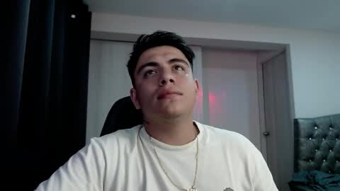 molimoli08 online show from April 13, 4:35 am