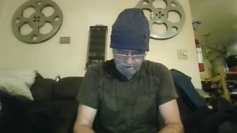 mondaymonday online show from January 3, 4:27 pm