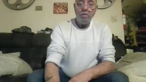 mondaymonday online show from December 15, 11:12 am