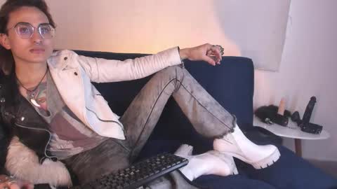 Snapshot of moonn_fox chatting on October 1, 10:03 pm Moon online show from October 1, 10:03 pm